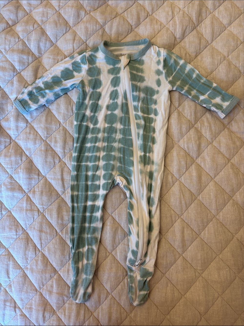 Kyte BABY Green & White Tie-Dye Footed One-Piece